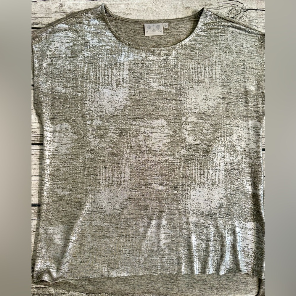 Metallic short sleeve top. Like new condition! Size XL - Picture 2 of 13